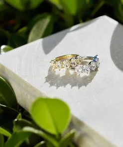 Kendra Scott Cailin Gold Crystal Band Ring In White Crystal -Earrings Bracelets Elegant Shop Kendra Scott Cailin Band Ring White Crystal Gold 01