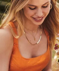 Kendra Scott Cross Pendant Necklace In Gold -Earrings Bracelets Elegant Shop Kendra Scott Cross Pendant Necklace Gold 00 1