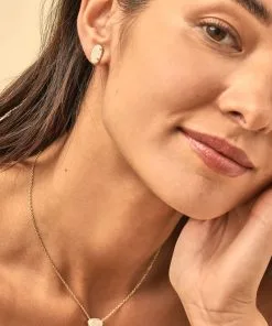 Kendra Scott Grayson Gold Pendant Necklace In Iridescent Drusy -Earrings Bracelets Elegant Shop Kendra Scott Grayson Pendant Necklace Iridescent Drusy Gold 01