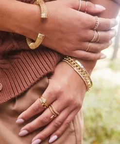 Kendra Scott Zorte Bangle Bracelet In Gold -Earrings Bracelets Elegant Shop Kendra Scott Zorte Bangle Bracelet Gold 01